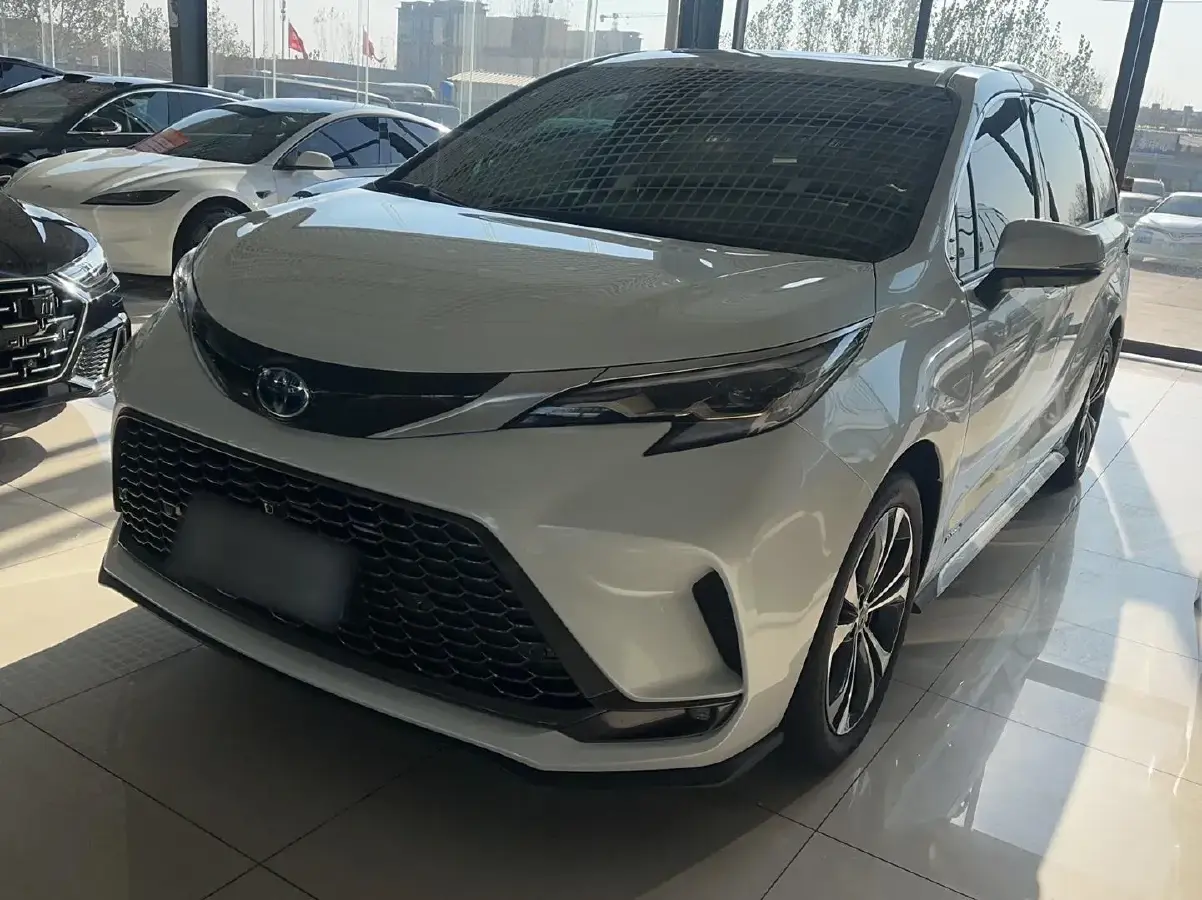 2023 Toyota Granvia 2.5L 189HP L4 E-CVT Hybrid