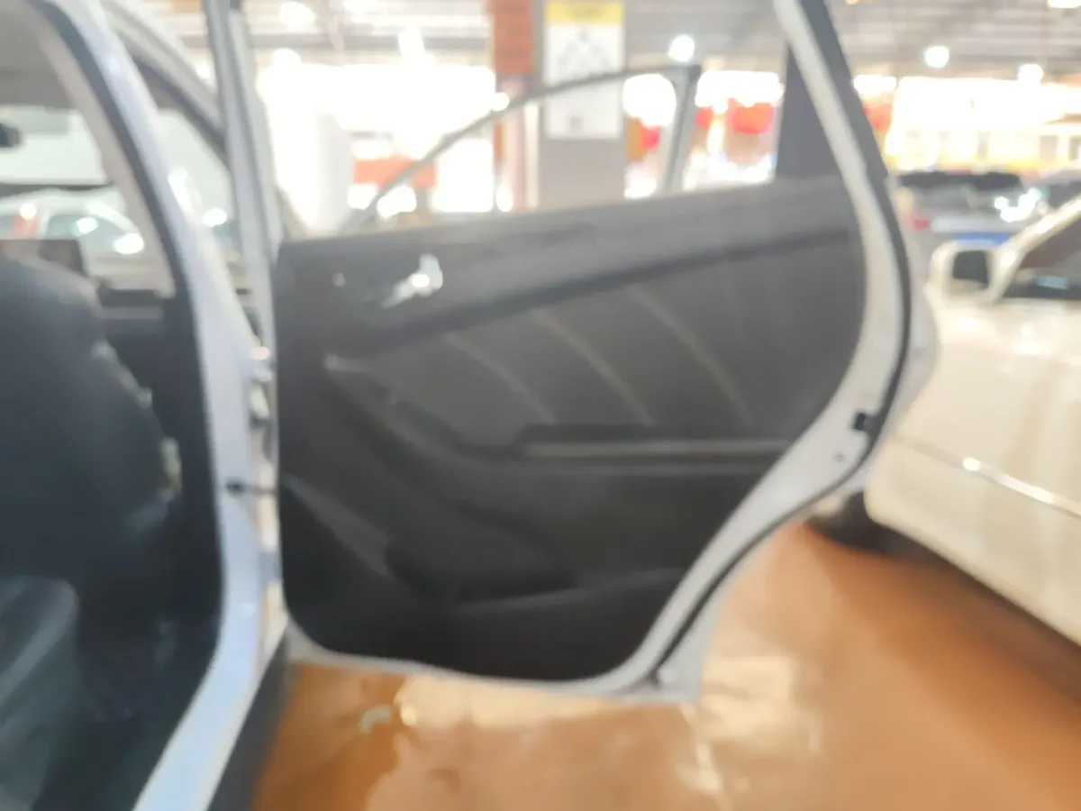 2017 DongFeng Fengon Fengon 580 1.5T 150HP L4 6MT,autocango,china used car exporter,china ev exporter,chinese used car exporter,chinese used ev exporter