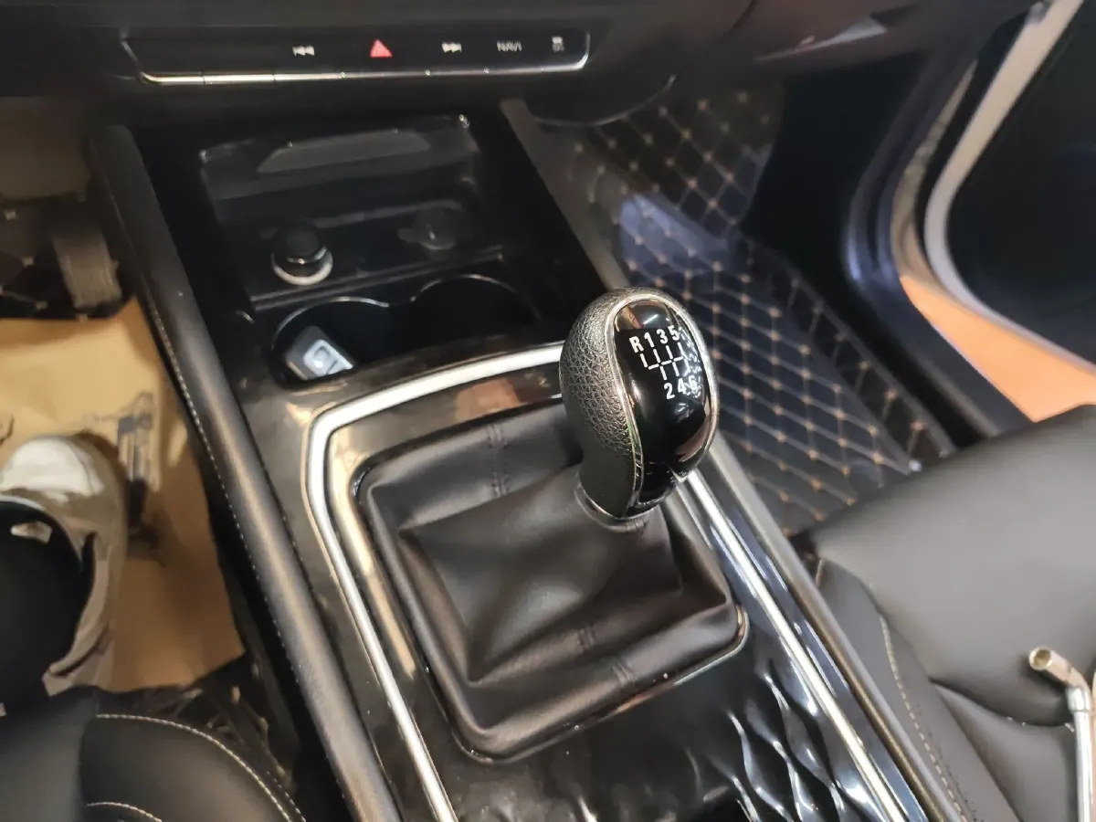 2017 DongFeng Fengon Fengon 580 1.5T 150HP L4 6MT,autocango,china used car exporter,china ev exporter,chinese used car exporter,chinese used ev exporter