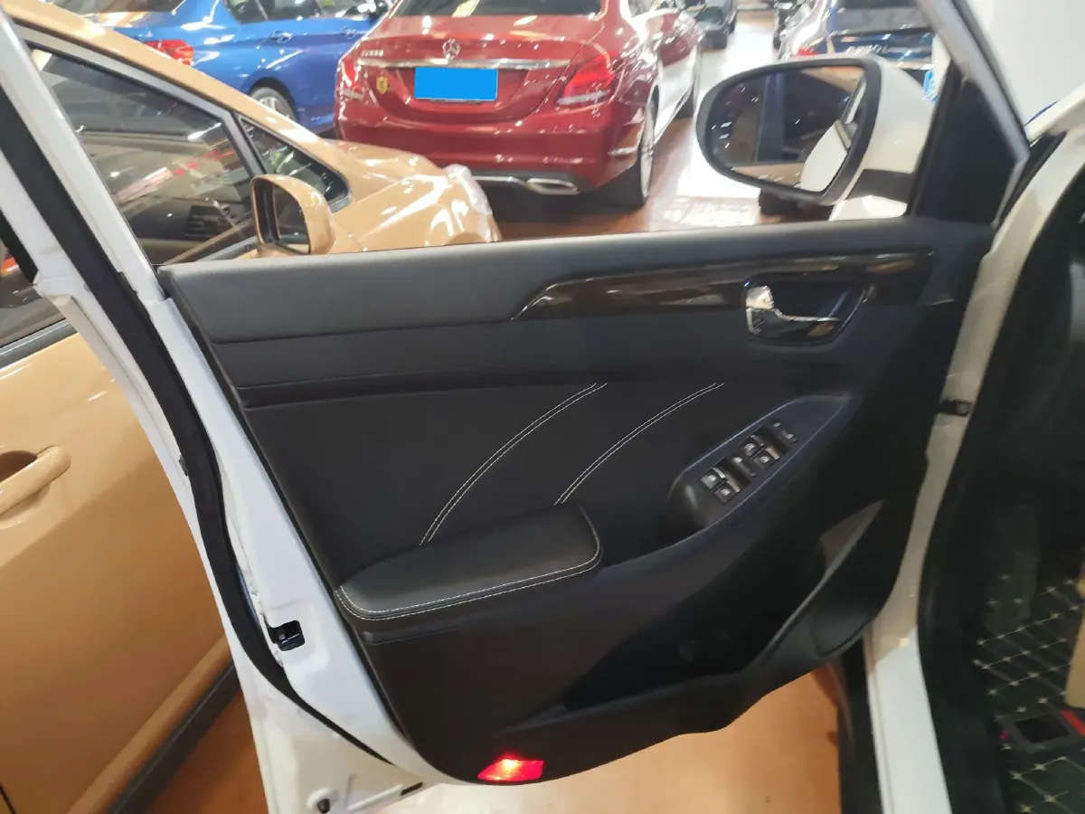 2017 DongFeng Fengon Fengon 580 1.5T 150HP L4 6MT,autocango,china used car exporter,china ev exporter,chinese used car exporter,chinese used ev exporter