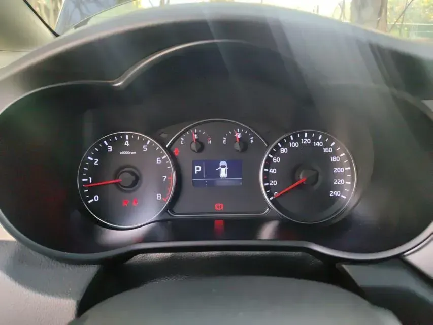 2013 Kia Carens 2.0L 152HP L4 6AT,autocango,china used car exporter,china ev exporter,chinese used car exporter,chinese used ev exporter