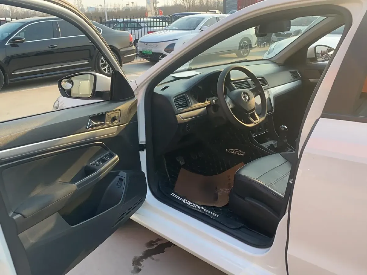 2017 Volkswagen Lavida 1.6L 110HP L4 5MT,autocango,china used car exporter,china ev exporter,chinese used car exporter,chinese used ev exporter