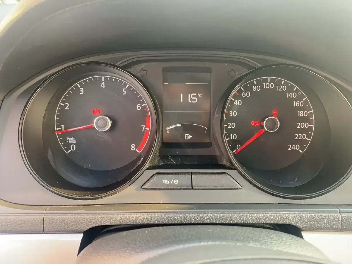 2017 Volkswagen Lavida 1.6L 110HP L4 5MT,autocango,china used car exporter,china ev exporter,chinese used car exporter,chinese used ev exporter