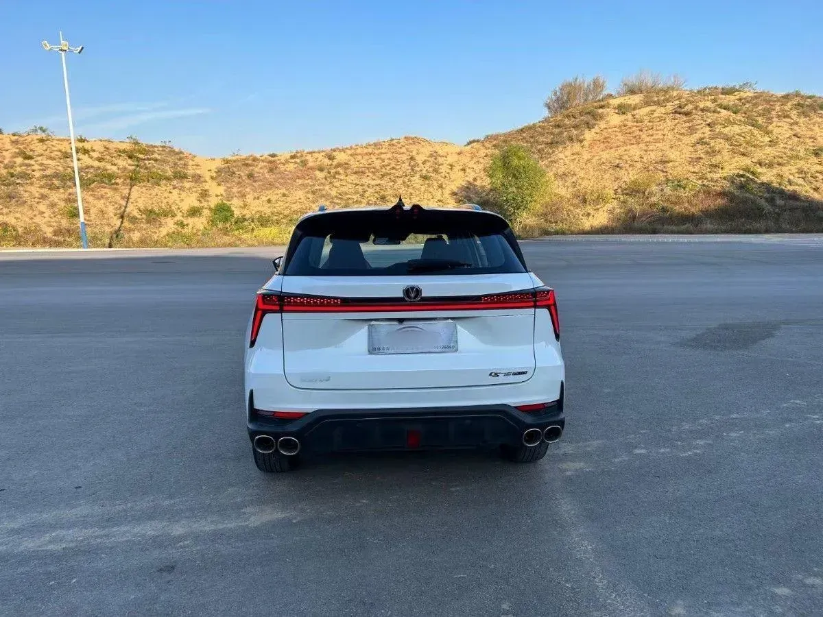 2022 ChangAn CS75 Plus 2.0T 233HP L4 8AT,autocango,china used car exporter,china ev exporter,chinese used car exporter,chinese used ev exporter