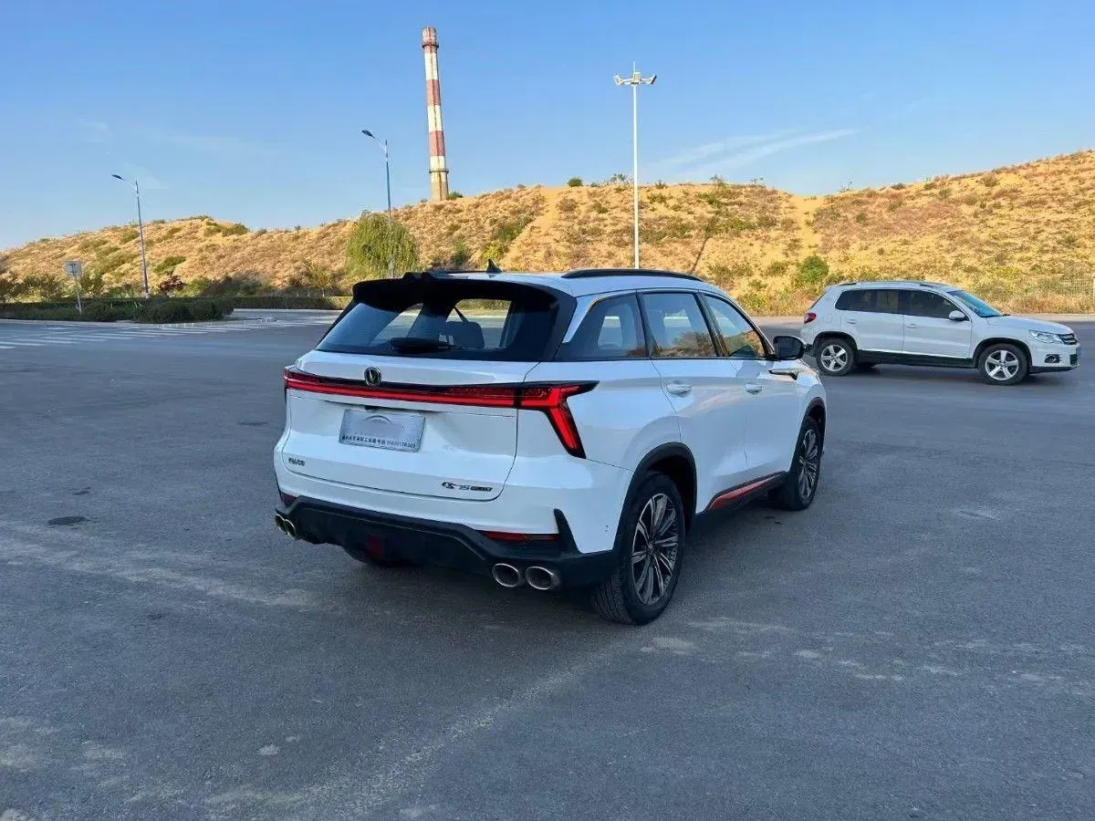2022 ChangAn CS75 Plus 2.0T 233HP L4 8AT,autocango,china used car exporter,china ev exporter,chinese used car exporter,chinese used ev exporter