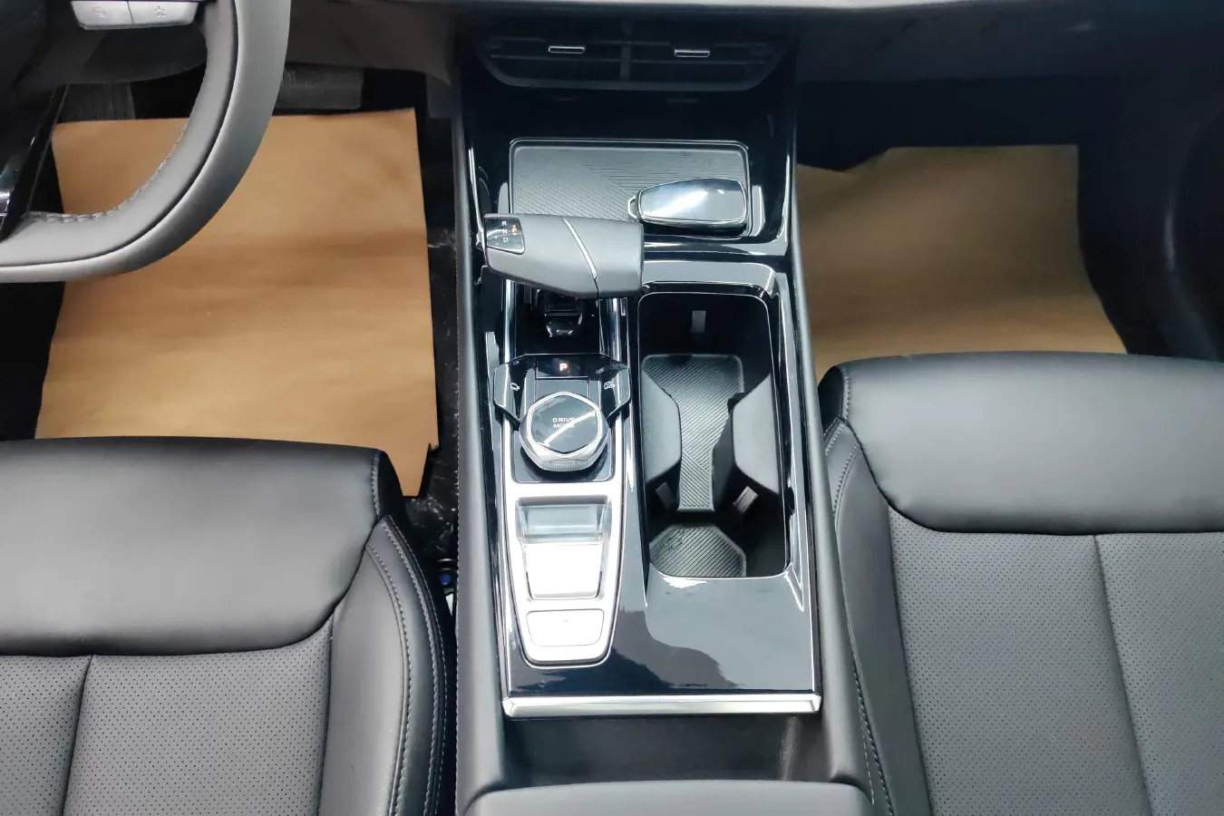 2023 ChangAn Raeton Plus 1.5T 188HP L4 7DCT,autocango,china used car exporter,china ev exporter,chinese used car exporter,chinese used ev exporter