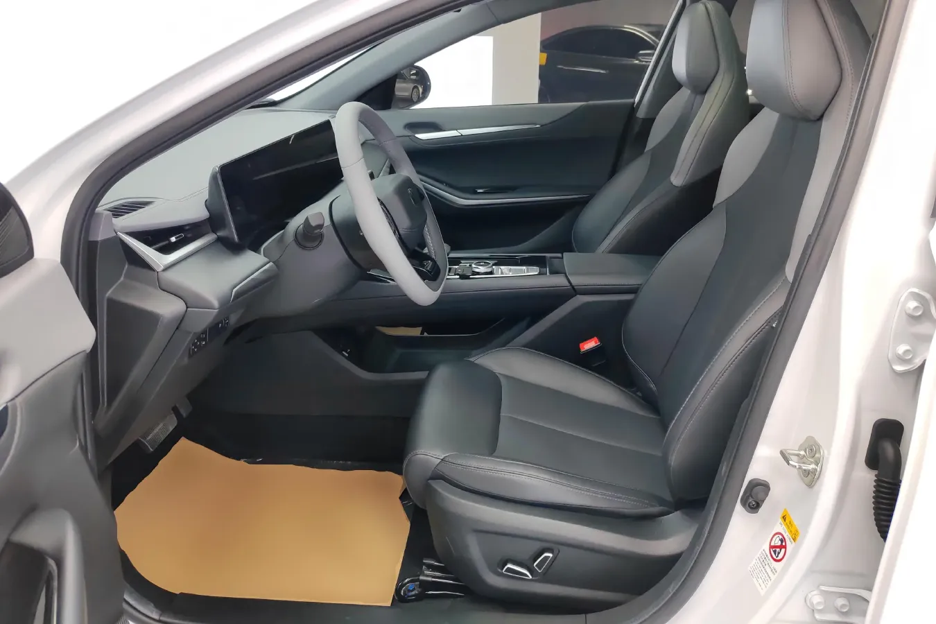 2023 ChangAn Raeton Plus 1.5T 188HP L4 7DCT,autocango,china used car exporter,china ev exporter,chinese used car exporter,chinese used ev exporter