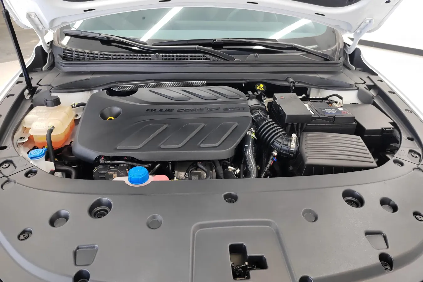 2023 ChangAn Raeton Plus 1.5T 188HP L4 7DCT,autocango,china used car exporter,china ev exporter,chinese used car exporter,chinese used ev exporter