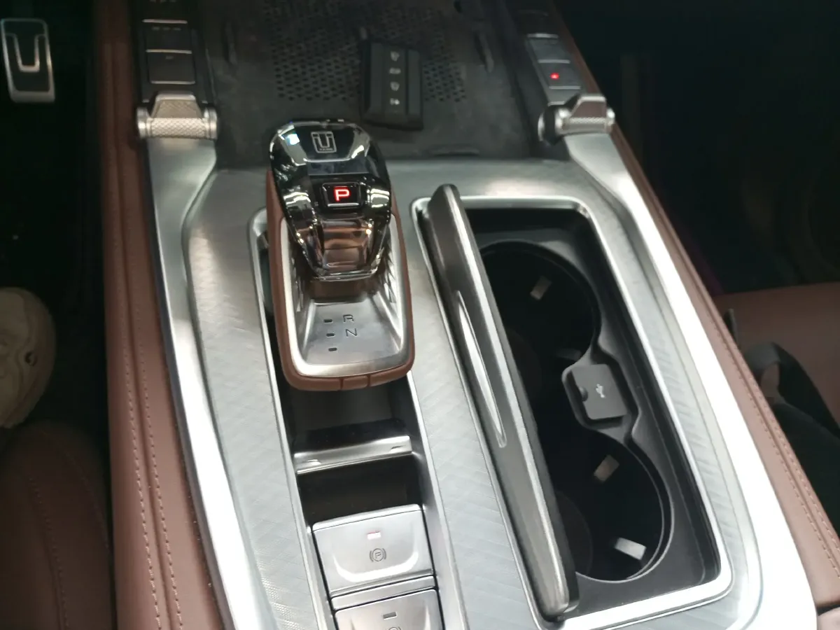 2024 Tank 700 3.0T 360HP V6 9AT PHEV 37.1KWH,autocango,china used car exporter,china ev exporter,chinese used car exporter,chinese used ev exporter