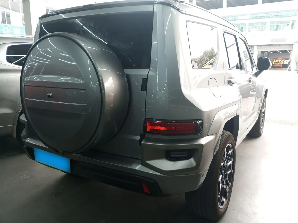 2024 Tank 700 3.0T 360HP V6 9AT PHEV 37.1KWH,autocango,china used car exporter,china ev exporter,chinese used car exporter,chinese used ev exporter