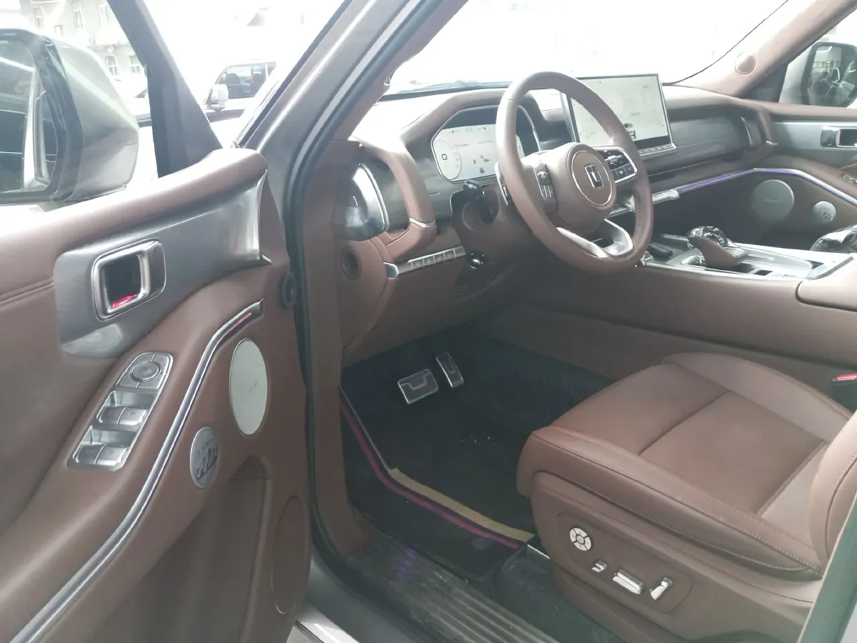 2024 Tank 700 3.0T 360HP V6 9AT PHEV 37.1KWH,autocango,china used car exporter,china ev exporter,chinese used car exporter,chinese used ev exporter