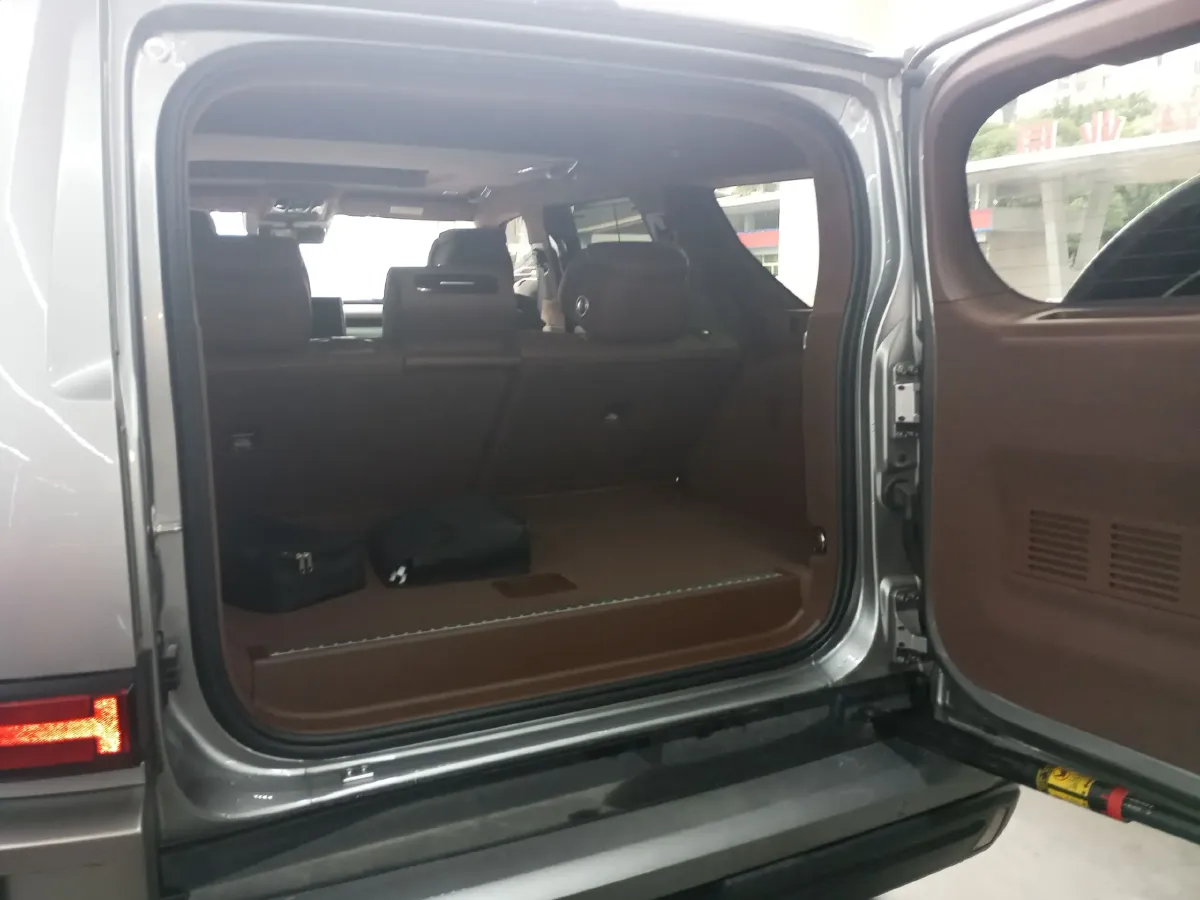 2024 Tank 700 3.0T 360HP V6 9AT PHEV 37.1KWH,autocango,china used car exporter,china ev exporter,chinese used car exporter,chinese used ev exporter