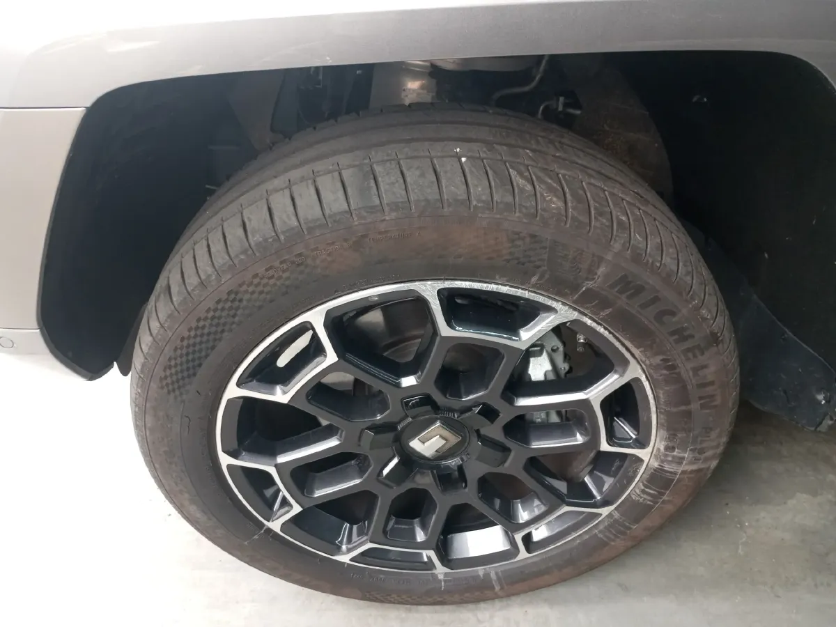 2024 Tank 700 3.0T 360HP V6 9AT PHEV 37.1KWH,autocango,china used car exporter,china ev exporter,chinese used car exporter,chinese used ev exporter