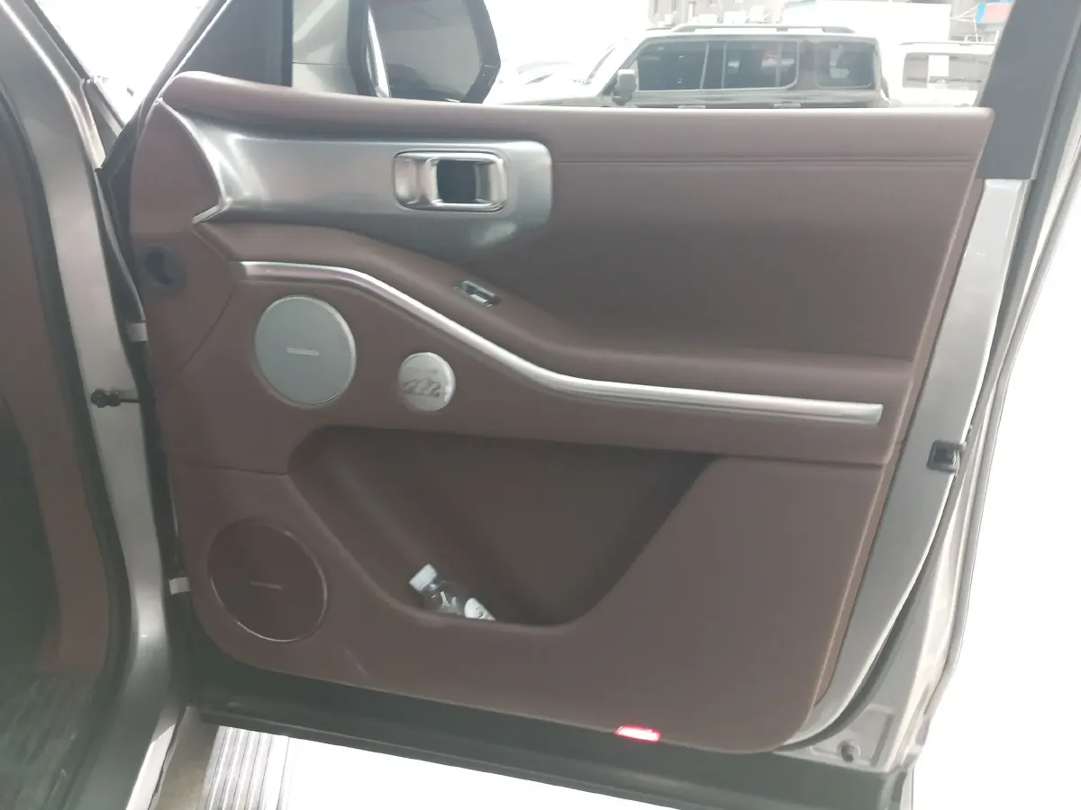 2024 Tank 700 3.0T 360HP V6 9AT PHEV 37.1KWH,autocango,china used car exporter,china ev exporter,chinese used car exporter,chinese used ev exporter