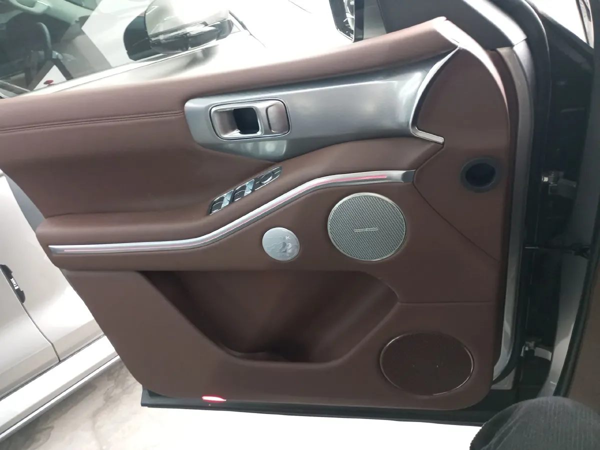 2024 Tank 700 3.0T 360HP V6 9AT PHEV 37.1KWH,autocango,china used car exporter,china ev exporter,chinese used car exporter,chinese used ev exporter