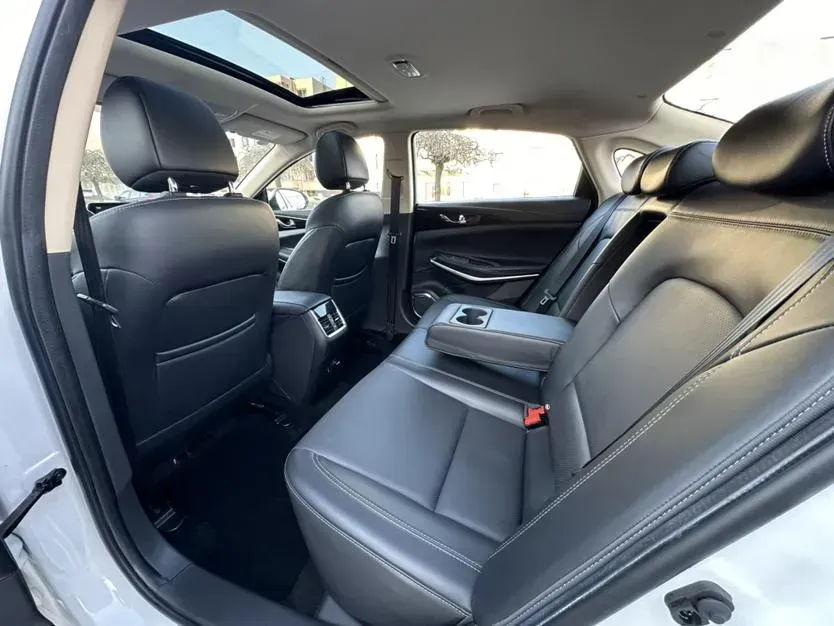 2021 ChangAn Raeton CC 1.5T 180HP L4 7DCT,autocango,china used car exporter,china ev exporter,chinese used car exporter,chinese used ev exporter