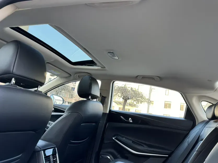 2021 ChangAn Raeton CC 1.5T 180HP L4 7DCT,autocango,china used car exporter,china ev exporter,chinese used car exporter,chinese used ev exporter