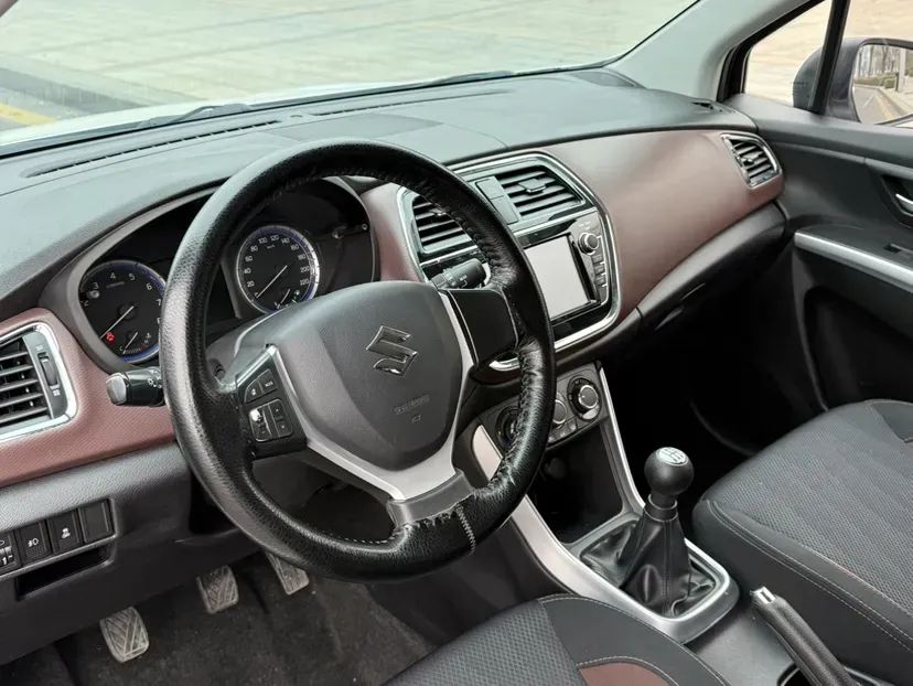 2017 Suzuki SX4 S-Cross 1.6L 122HP L4 5MT,autocango,china used car exporter,china ev exporter,chinese used car exporter,chinese used ev exporter