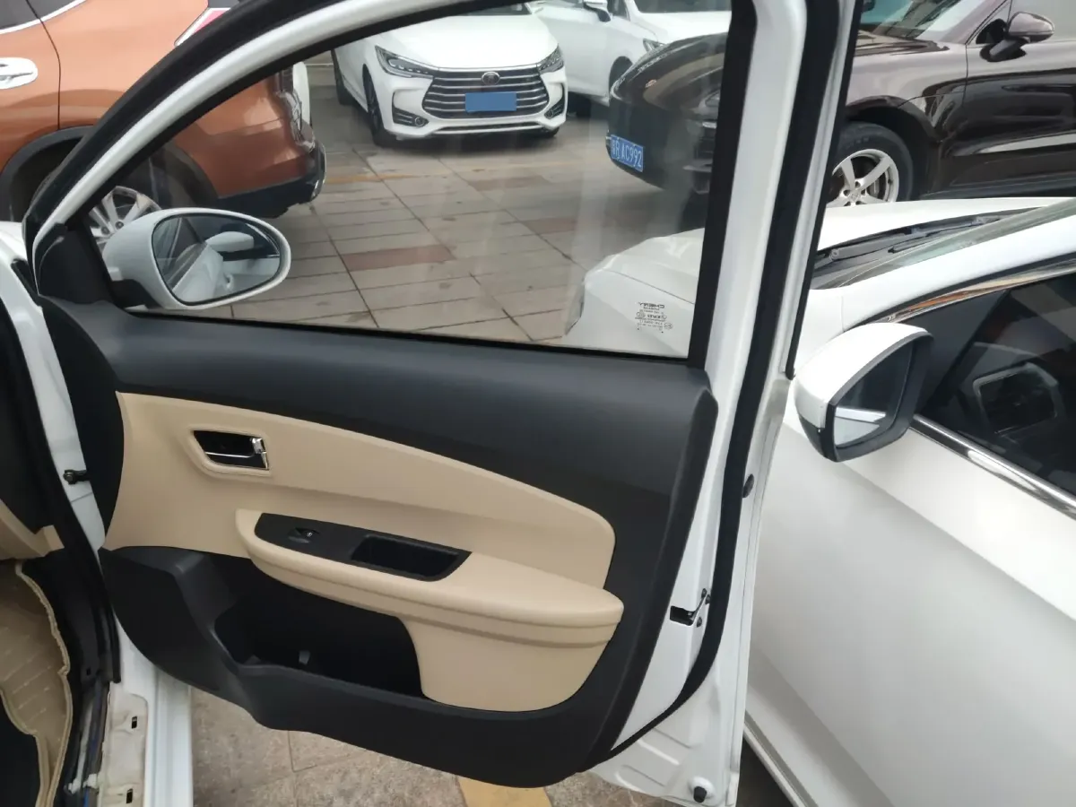 2015 Chery E3 1.5L 109HP L4 5MT,autocango,china used car exporter,china ev exporter,chinese used car exporter,chinese used ev exporter