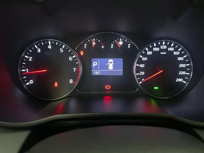 2013 Kia Carens 2.0L 152HP L4 6AT,autocango,china used car exporter,china ev exporter,chinese used car exporter,chinese used ev exporter