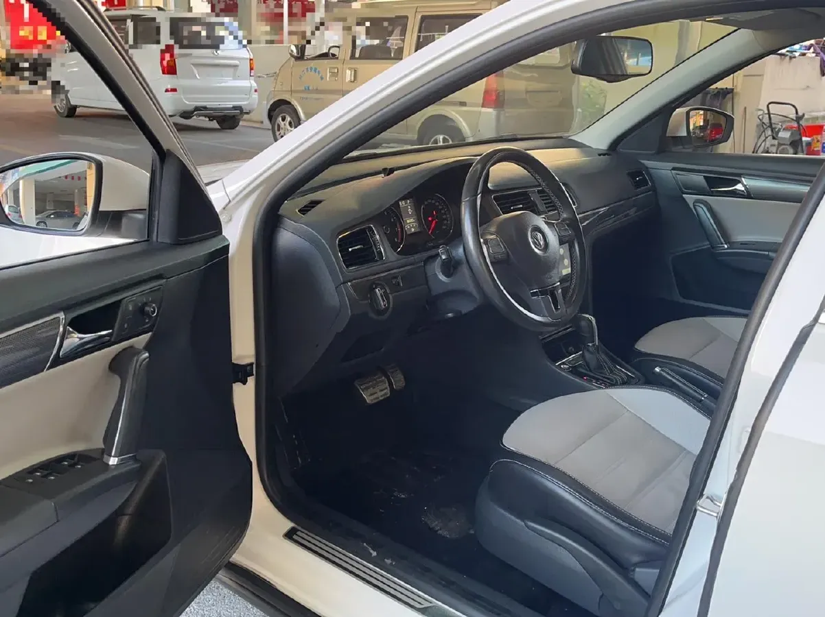 2014 Volkswagen Cross Lavida 1.6L 110HP L4 6AT,autocango,china used car exporter,china ev exporter,chinese used car exporter,chinese used ev exporter