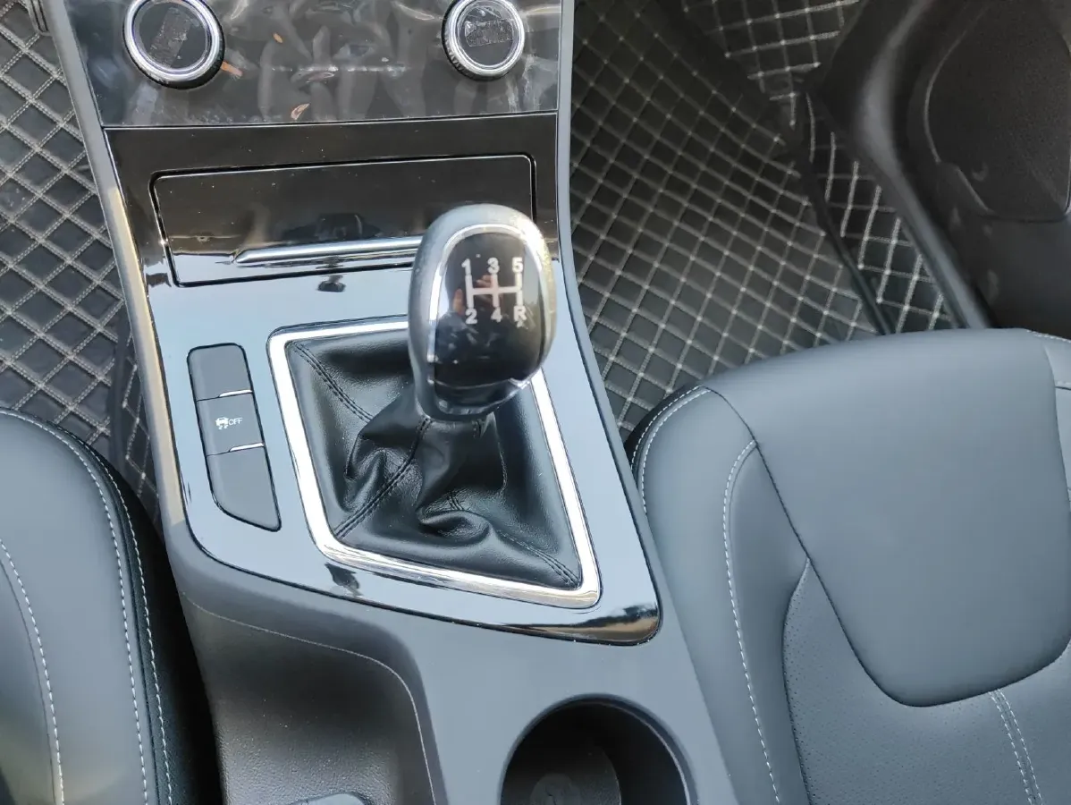 2024 Chery Arrizo 5 1.5L 120HP L4 5MT,autocango,china used car exporter,china ev exporter,chinese used car exporter,chinese used ev exporter