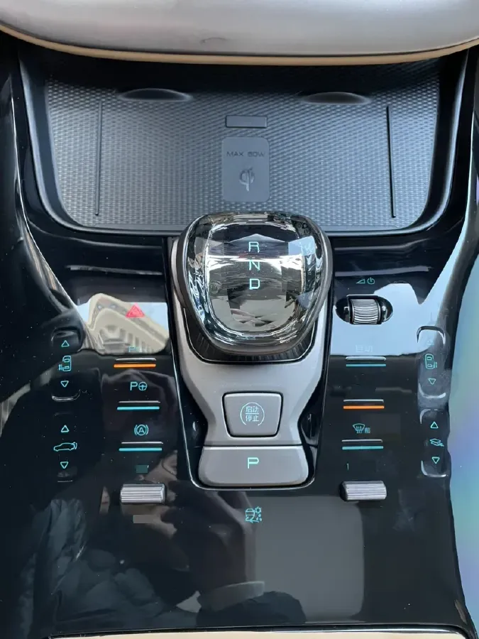 2022 Denza D9 1.5T 139HP L4 E-CVT PHEV 40.06KWH,autocango,china used car exporter,china ev exporter,chinese used car exporter,chinese used ev exporter