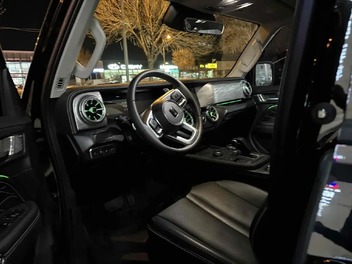 2024 Tank 300 2.0T 227HP L4 8AT,autocango,china used car exporter,china ev exporter,chinese used car exporter,chinese used ev exporter