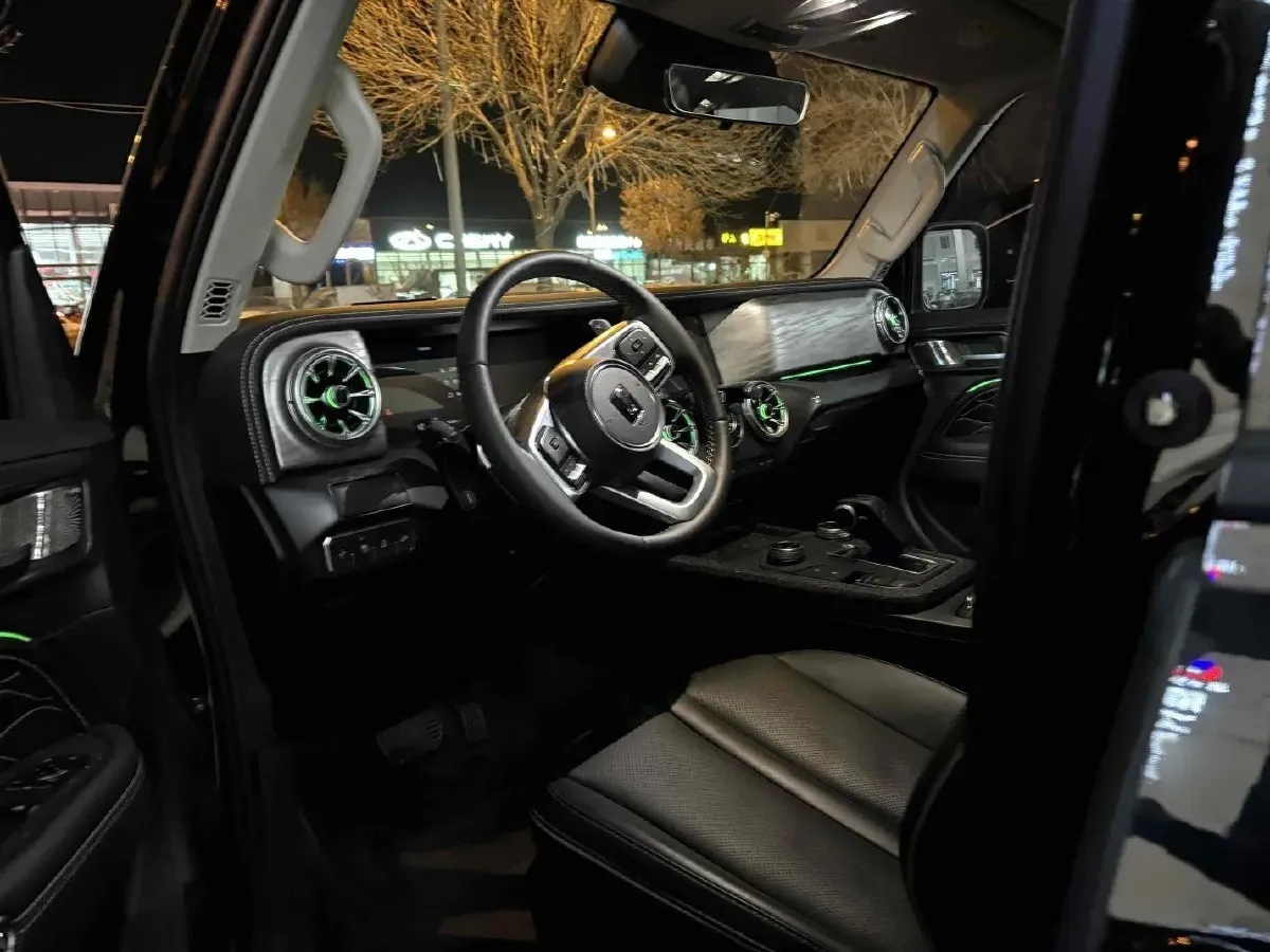 2024 Tank 300 2.0T 227HP L4 8AT,autocango,china used car exporter,china ev exporter,chinese used car exporter,chinese used ev exporter