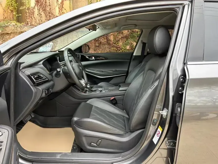 2022 ChangAn Raeton CC 1.5T 188HP L4 7DCT,autocango,china used car exporter,china ev exporter,chinese used car exporter,chinese used ev exporter