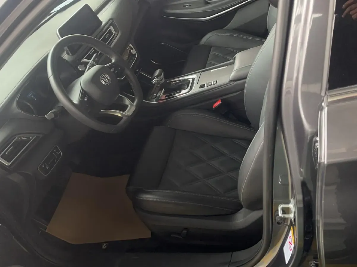 2022 ChangAn Raeton CC 1.5T 188HP L4 7DCT,autocango,china used car exporter,china ev exporter,chinese used car exporter,chinese used ev exporter