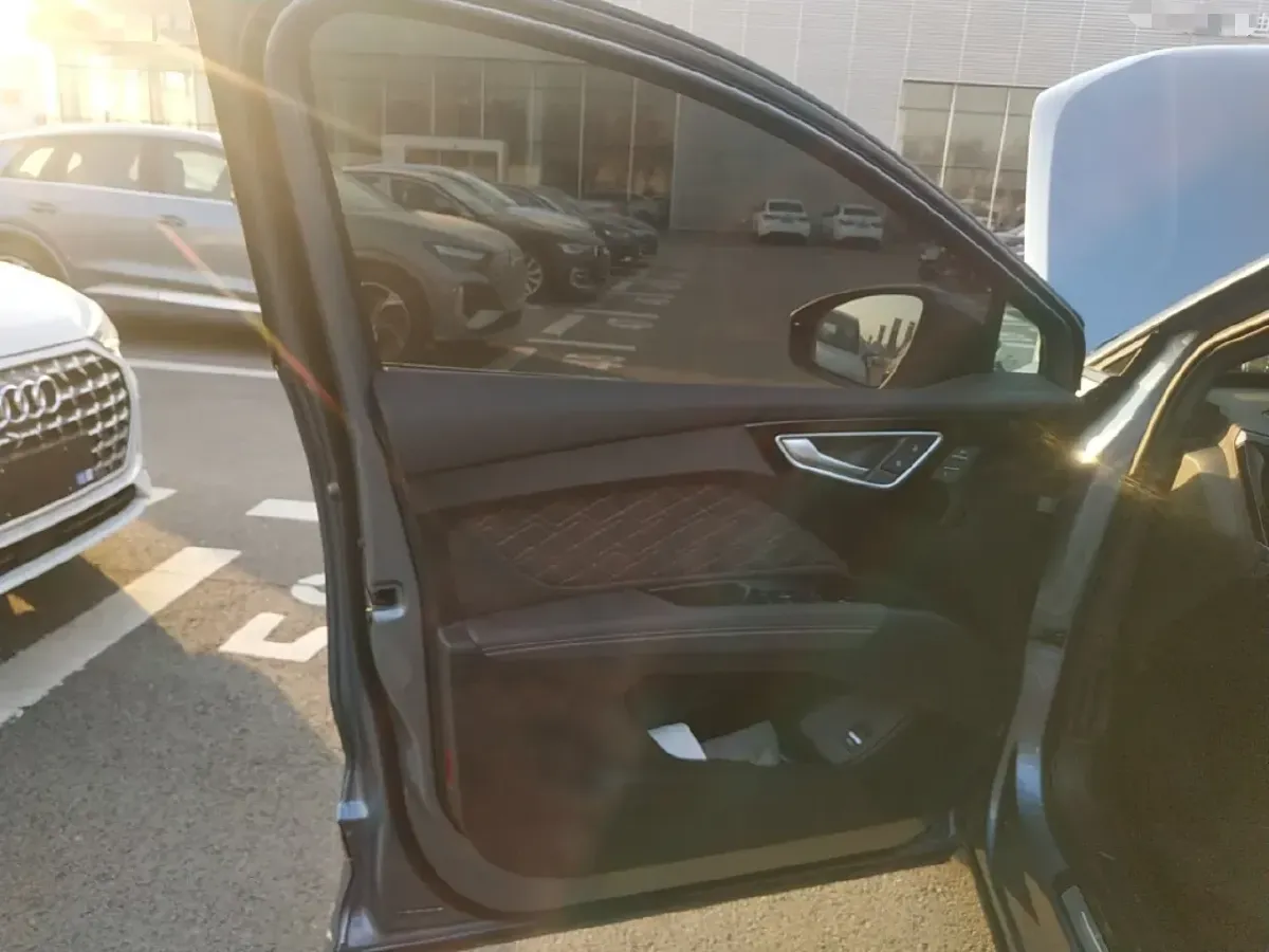 2023 Audi Q4 e-tron BEV 84.8KWH,autocango,china used car exporter,china ev exporter,chinese used car exporter,chinese used ev exporter