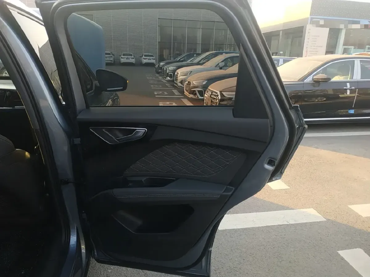 2023 Audi Q4 e-tron BEV 84.8KWH,autocango,china used car exporter,china ev exporter,chinese used car exporter,chinese used ev exporter