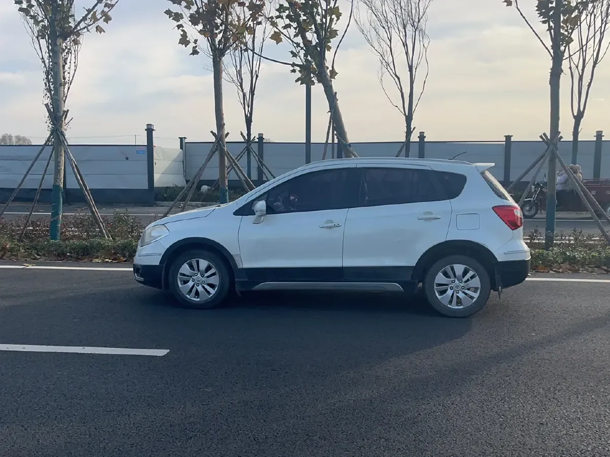 2015 Suzuki S-cross 1.6L 122HP L4 CVT,autocango,china used car exporter,china ev exporter,chinese used car exporter,chinese used ev exporter
