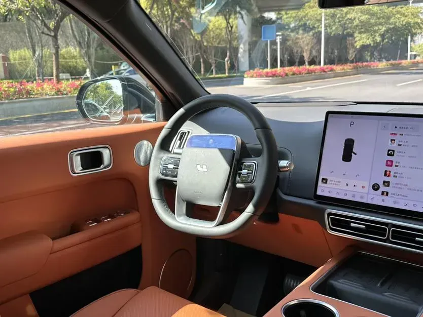 2023 Li L8 Range Extended 154HP REEV 40.9KWH,autocango,china used car exporter,china ev exporter,chinese used car exporter,chinese used ev exporter