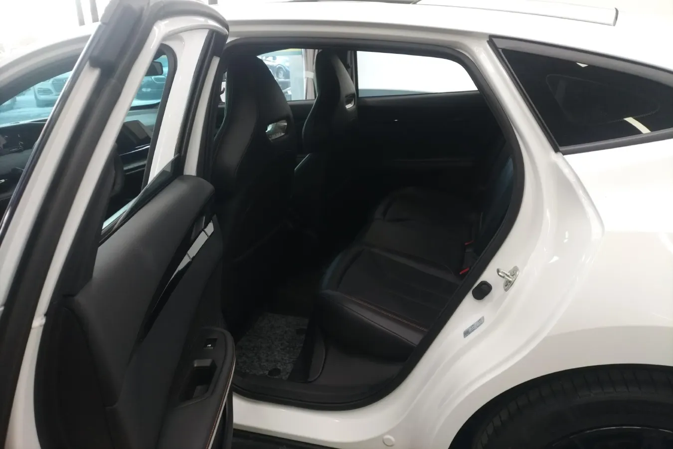 2023 ChangAn UNI-V 1.5T 188HP L4 7DCT,autocango,china used car exporter,china ev exporter,chinese used car exporter,chinese used ev exporter