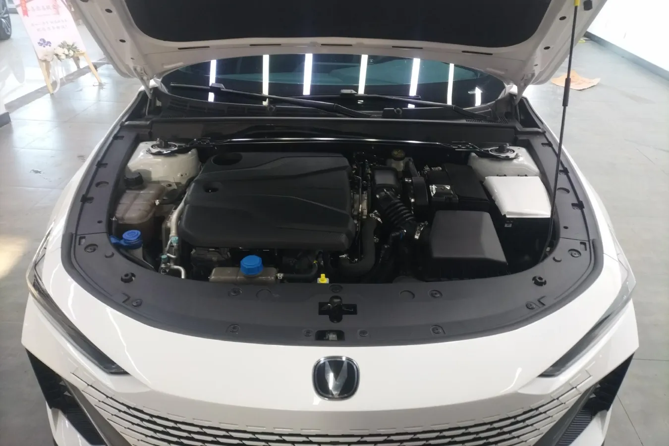 2023 ChangAn UNI-V 1.5T 188HP L4 7DCT,autocango,china used car exporter,china ev exporter,chinese used car exporter,chinese used ev exporter