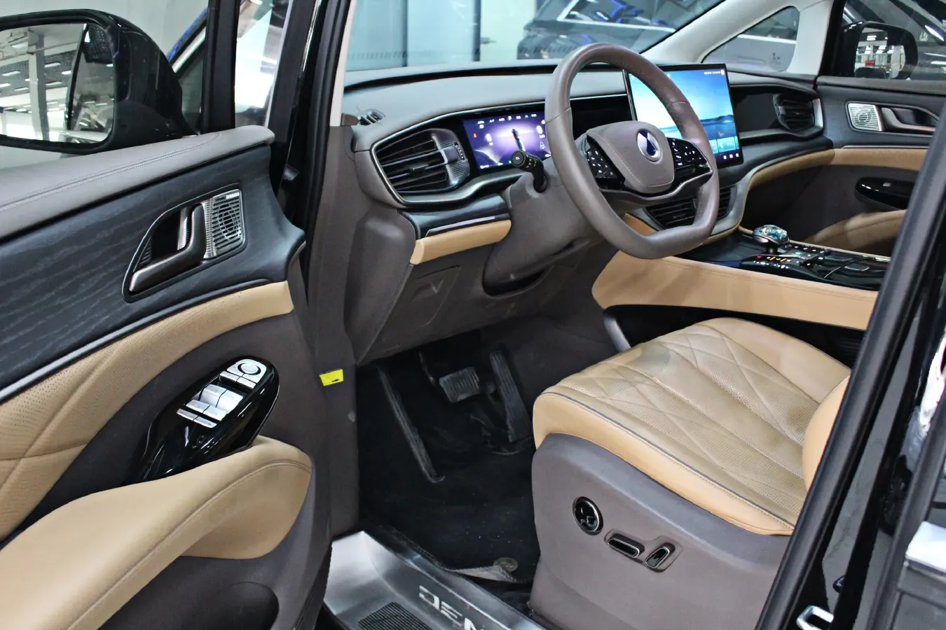 2022 Denza D9 1.5T 139HP L4 E-CVT PHEV 40.06KWH,autocango,china used car exporter,china ev exporter,chinese used car exporter,chinese used ev exporter