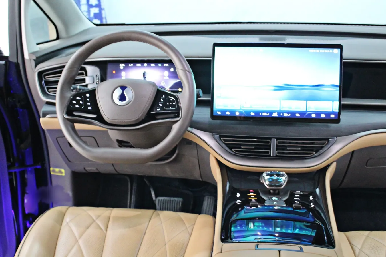 2022 Denza D9 1.5T 139HP L4 E-CVT PHEV 40.06KWH,autocango,china used car exporter,china ev exporter,chinese used car exporter,chinese used ev exporter