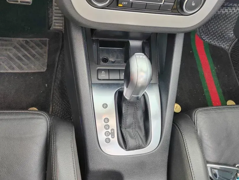 2011 Volkswagen Eos 2.0T 211HP L4 6DCT,autocango,china used car exporter,china ev exporter,chinese used car exporter,chinese used ev exporter