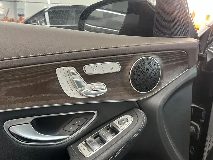 2022 Mercedes-Benz GLC Class 2.0T 258HP L4 9AT,autocango,china used car exporter,china ev exporter,chinese used car exporter,chinese used ev exporter