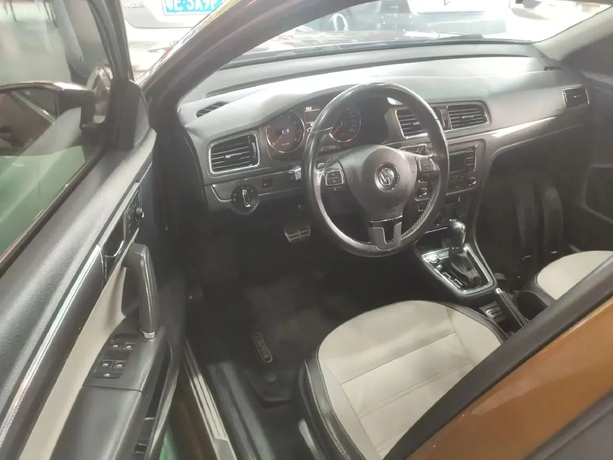 2014 Volkswagen Cross Lavida 1.4T 131HP L4 7DCT,autocango,china used car exporter,china ev exporter,chinese used car exporter,chinese used ev exporter