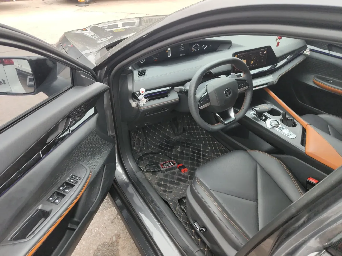 2022 ChangAn UNI-V 1.5T 188HP L4 7DCT,autocango,china used car exporter,china ev exporter,chinese used car exporter,chinese used ev exporter