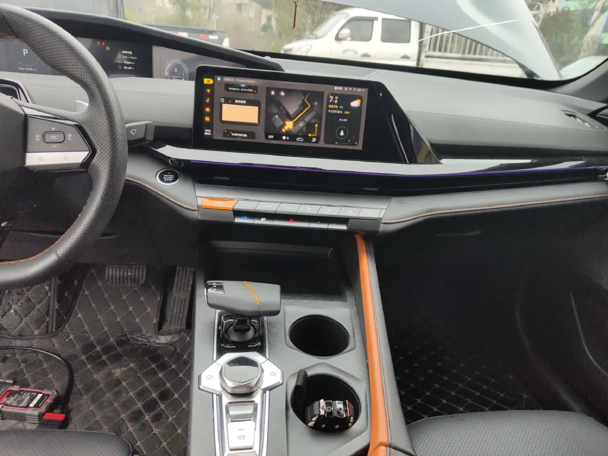 2022 ChangAn UNI-V 1.5T 188HP L4 7DCT,autocango,china used car exporter,china ev exporter,chinese used car exporter,chinese used ev exporter