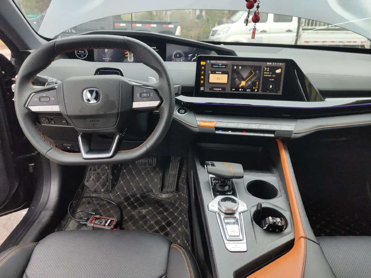 2022 ChangAn UNI-V 1.5T 188HP L4 7DCT,autocango,china used car exporter,china ev exporter,chinese used car exporter,chinese used ev exporter