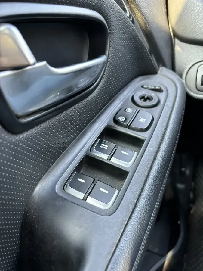 2013 Kia Carens 2.0L 152HP L4 6AT,autocango,china used car exporter,china ev exporter,chinese used car exporter,chinese used ev exporter