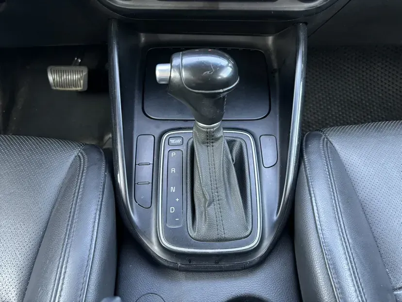 2013 Kia Carens 2.0L 152HP L4 6AT,autocango,china used car exporter,china ev exporter,chinese used car exporter,chinese used ev exporter