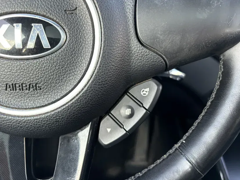 2013 Kia Carens 2.0L 152HP L4 6AT,autocango,china used car exporter,china ev exporter,chinese used car exporter,chinese used ev exporter