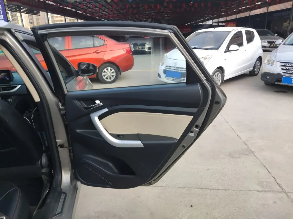 2016 ChangAn Alsvin V7 1.6L 124HP L4 5MT,autocango,china used car exporter,china ev exporter,chinese used car exporter,chinese used ev exporter