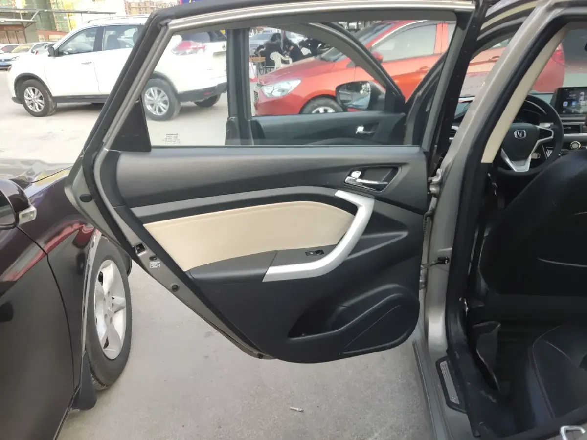 2016 ChangAn Alsvin V7 1.6L 124HP L4 5MT,autocango,china used car exporter,china ev exporter,chinese used car exporter,chinese used ev exporter